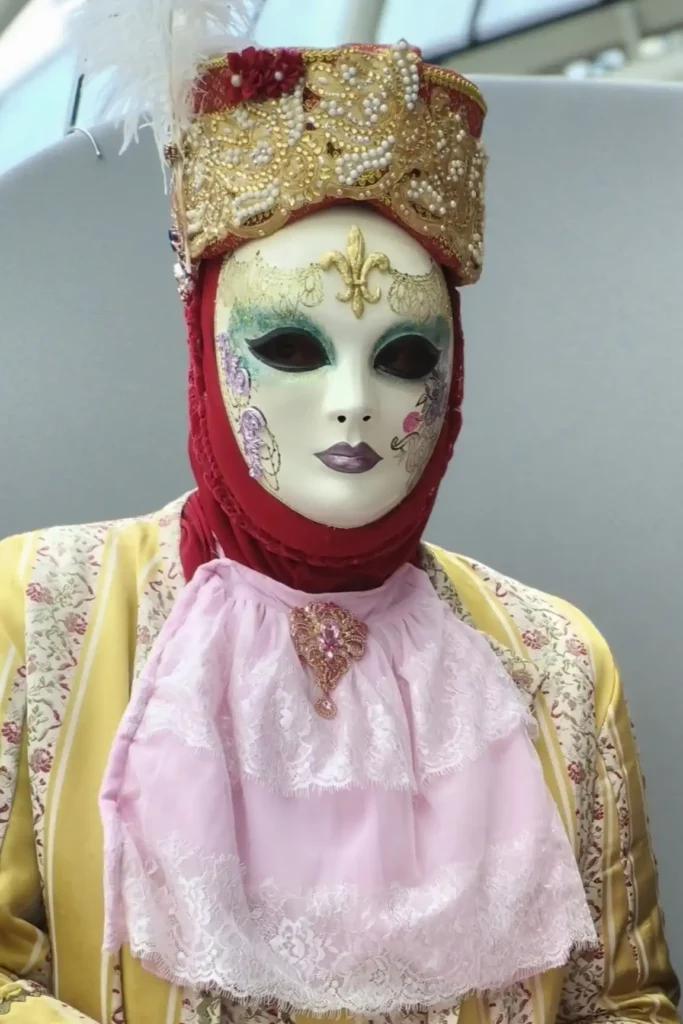 Fifi, costumé vénitien – L'Élégance Masquée