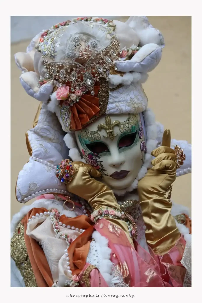 Orane Mascara, costumée vénitienne – L'Élégance Masquée